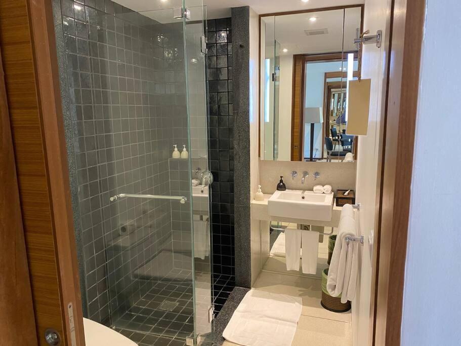 Beachfront 2 Bedroom Luxury Condo Chava Surin 外观 照片