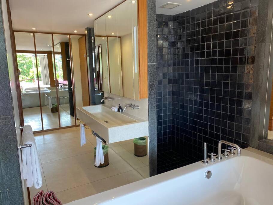 Beachfront 2 Bedroom Luxury Condo Chava Surin 外观 照片