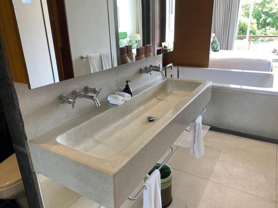 Beachfront 2 Bedroom Luxury Condo Chava Surin 外观 照片