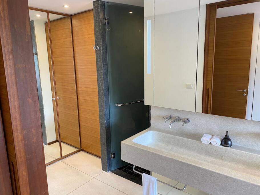 Beachfront 2 Bedroom Luxury Condo Chava Surin 外观 照片